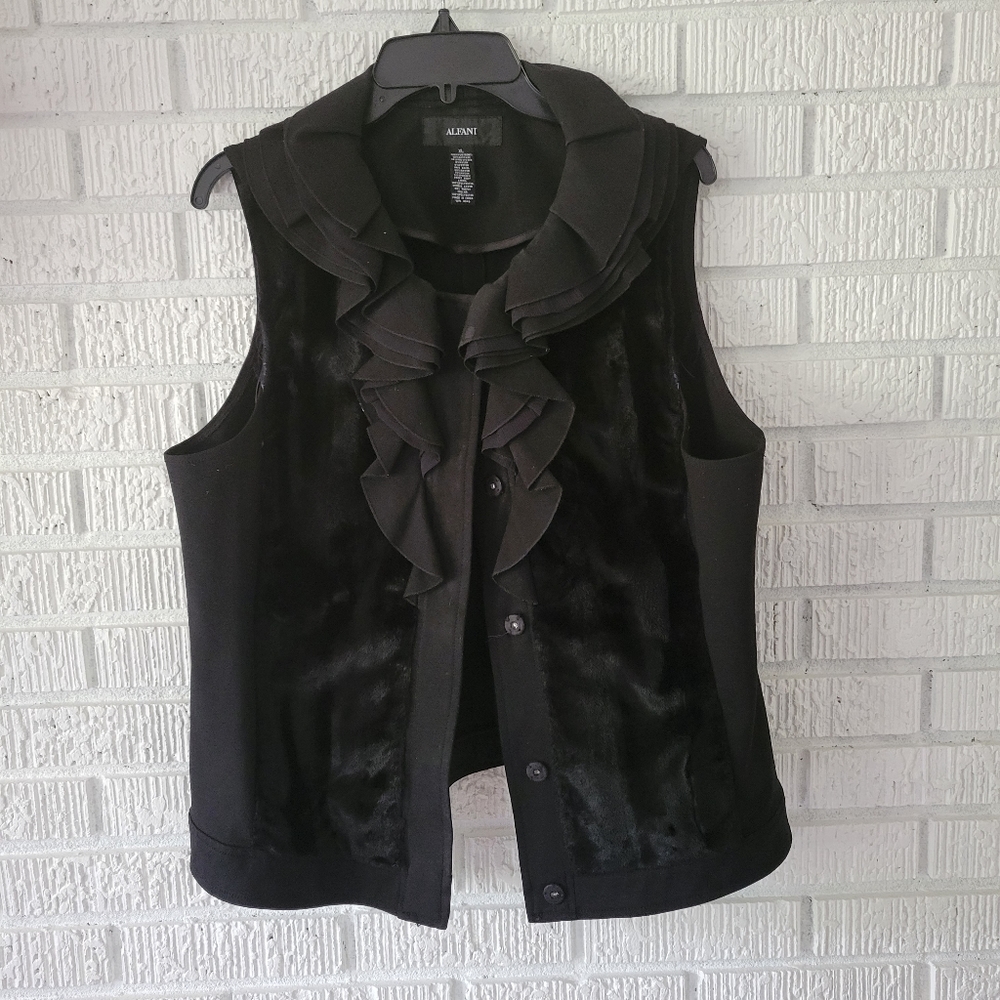 Alfani vest with faux fur